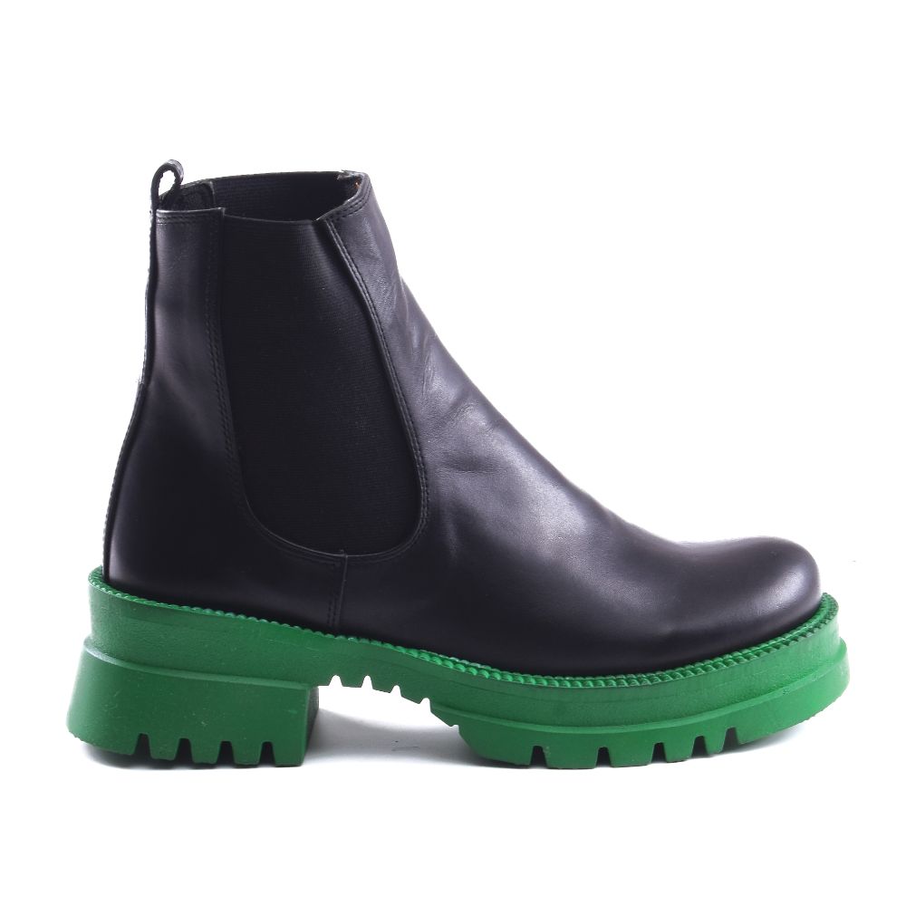 Leather Chelsea Boots with Contrast Sole ƒ?? Black & Green