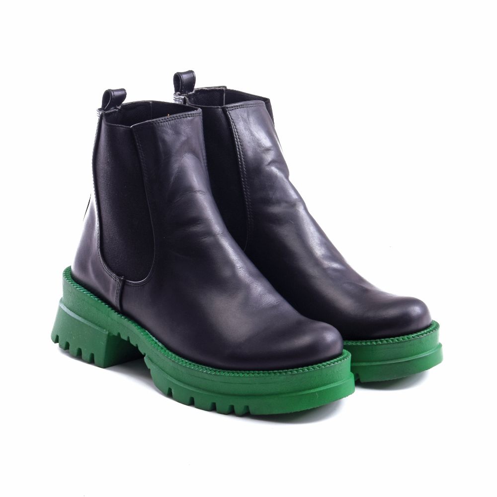 Leather Chelsea Boots with Contrast Sole ƒ?? Black & Green